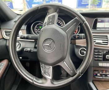 Mercedes-Benz E200 2014 - Ngoại thất đen, nội thất nâu - Biển HN