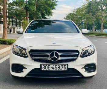 Mercedes-Benz E300 2017 - Màu trắng, xe nhập