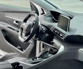 Peugeot 5008 2018 - Màu trắng, giá cạnh tranh