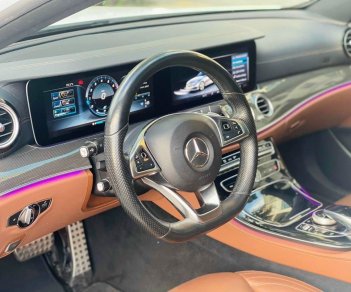 Mercedes-Benz E300 2017 - Màu trắng, xe nhập