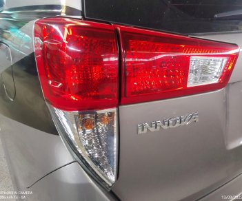 Toyota Innova 2019 - Xe màu đồng, số sàn