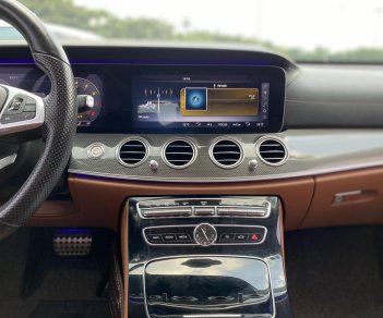 Mercedes-Benz E300 2017 - Màu đen, ghế nâu, siêu đẹp