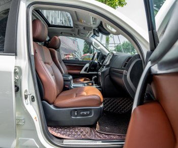 Toyota Land Cruiser 2016 - VXR nhập Trung Đông full đồ - Lên body 2020 giá tốt nhất thị trường