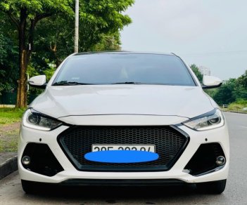 Hyundai Elantra 2016 - Xe màu trắng 