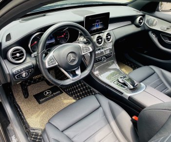 Mercedes-Benz C300 2018 - Màu đen