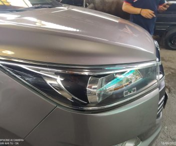 Toyota Innova 2019 - Xe màu đồng, số sàn