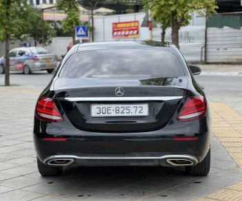 Mercedes-Benz 2017 - Xe đen, nội thất nâu