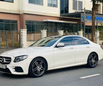 Mercedes-Benz E300 2017 - Màu trắng, xe nhập