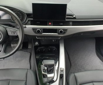 Audi A4 2021 - Xe màu trắng