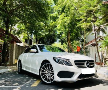 Mercedes-Benz C300 2018 - Xe màu trắng