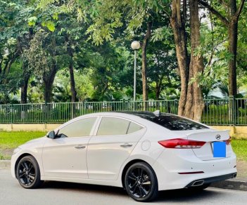 Hyundai Elantra 2016 - Xe màu trắng 