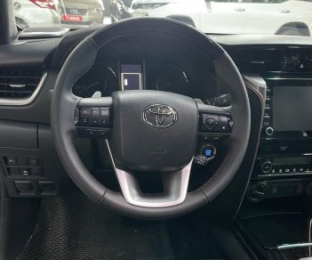 Toyota Fortuner 2022 - Xe chạy 4 nghìn km quá mới