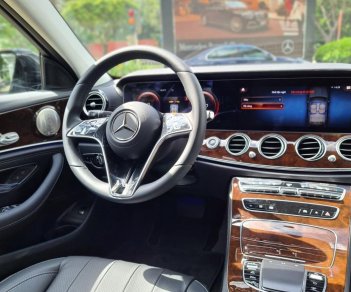 Mercedes-Benz 2022 - Odo 900 km, đen nội thất nâu, siêu lướt chính hãng