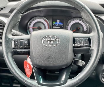 Toyota Hilux 2019 - Màu bạc, nhập khẩu