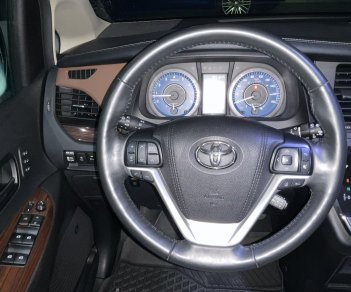 Toyota Sienna 2018 - Giá 3 tỷ 250tr