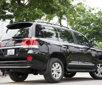 Toyota Land Cruiser 2016 - Xe màu đen, nhập khẩu