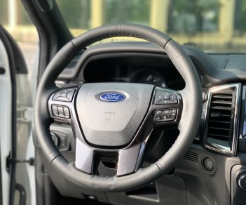 Ford Everest 2021 - Màu trắng, nhập khẩu chính chủ