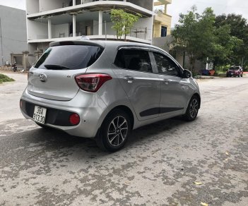 Hyundai Grand i10 2018 - Màu bạc xe gia đình