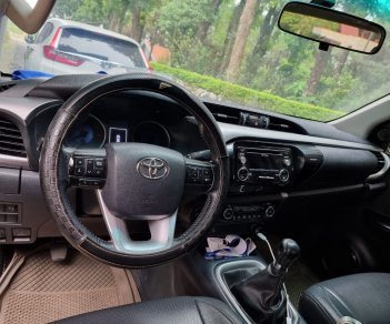 Toyota Hilux 2015 - Màu bạc, nhập khẩu nguyên chiếc