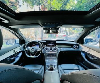 Mercedes-Benz C300 2018 - Xe màu trắng