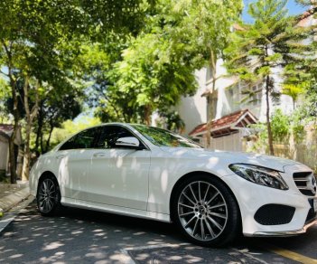 Mercedes-Benz C300 2018 - Xe màu trắng