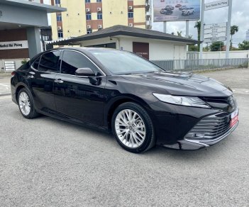 Toyota Camry 2020 - Nhập khẩu, đen ánh tím