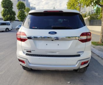 Ford Everest 2021 - Xe màu trắng