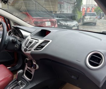 Ford Fiesta 2011 - Xe màu đỏ 