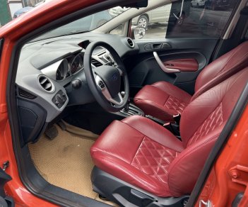 Ford Fiesta 2011 - Xe màu đỏ 