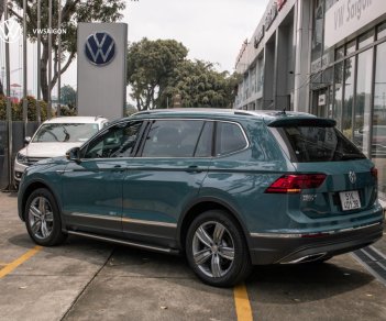 Volkswagen Tiguan 2022 - Màu xanh Petro độc lạ màu hiếm của VW - Khuyến mãi 50% trước bạ - Liên hệ xem xe Ms. Minh Thư