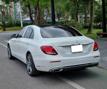 Mercedes-Benz 2018 - Màu trắng, nội thất nâu cực hiếm