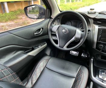 Nissan Navara 2017 - Xe màu đen