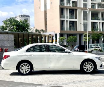 Mercedes-Benz 2016 - Màu trắng, nội thất đen