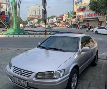 Toyota Camry 2000 - Màu bạc, chính chủ