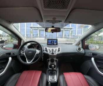 Ford Fiesta 2013 - Xe màu đỏ