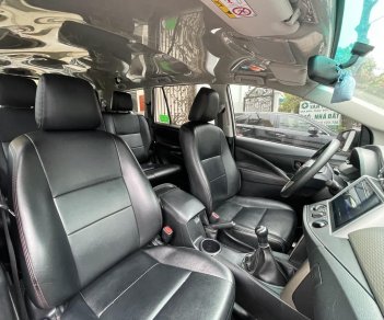 Toyota Innova 2019 - Số sàn, odo 88.000km nên còn đẹp, 1 chủ mua mới từ đầu, sơn zin 90%. Cam kết không dịch vụ taxi