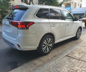 Mitsubishi Stavic 2022 - Có sẵn các màu tham khảo, tặng phụ kiện và vô vàn quà tặng khi khách hàng mua xe trong tháng