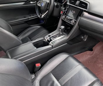 Honda Civic 2016 - Giá 630tr