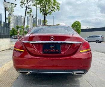 Mercedes-Benz 2020 - Xe màu đỏ