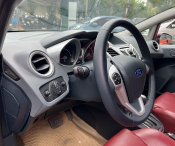Ford Fiesta 2011 - Xe màu đỏ 