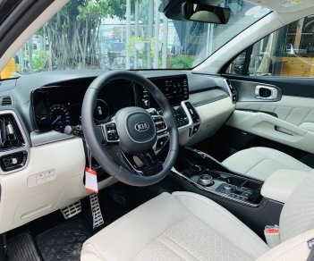 Kia Sorento 2021 - Cần bán xe máy dầu, màu nâu, odo chỉ mới 7.000km