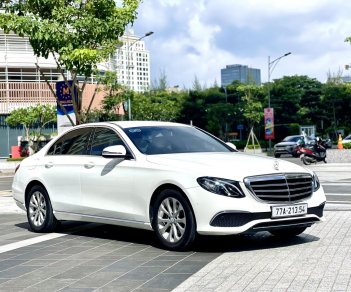 Mercedes-Benz 2016 - Màu trắng, nội thất đen