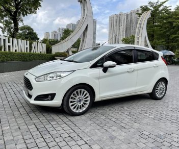 Ford Fiesta 2015 - Màu trắng, nhập khẩu nguyên chiếc