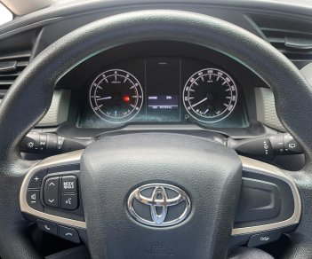 Toyota Innova 2019 - Số sàn, odo 88.000km nên còn đẹp, 1 chủ mua mới từ đầu, sơn zin 90%. Cam kết không dịch vụ taxi