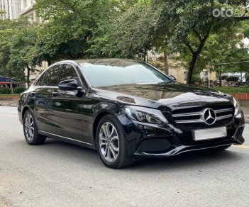 Mercedes-Benz 2018 - Xe màu đen sang trọng