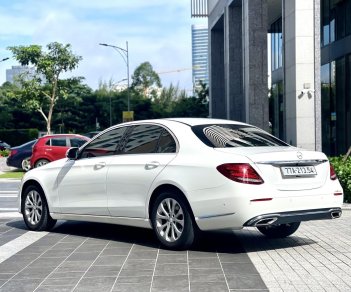 Mercedes-Benz 2016 - Màu trắng, nội thất đen
