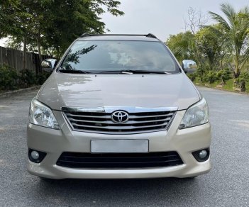 Toyota Innova 2013 - Bán xe gia đình - zin từ a-z sơn zin 80-90%, bảo hiểm thân vỏ còn dài, đăng ký 03/2020, chính chủ đi rất giữ gìn