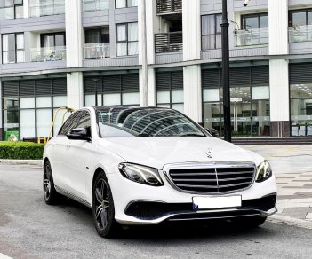 Mercedes-Benz 2016 - Model 2017, màu trắng zin, hỗ trợ bank 70%