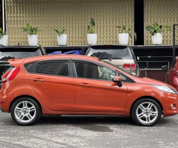 Ford Fiesta 2011 - Xe màu đỏ 