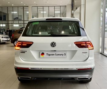 Volkswagen Tiguan 2023 - màu trắng khuyến mãi 100% trước bạ + 5 năm bảo dưỡng cho khách liên hệ Ms Minh Thư